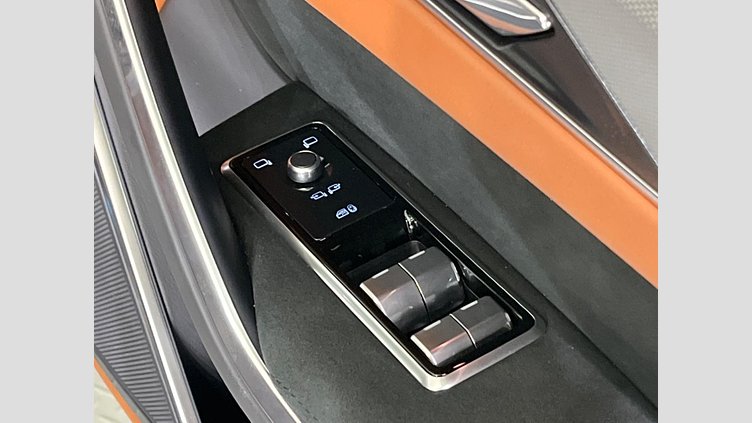 2023 認定中古車 Jaguar F-Pace Tourmaline Brown P550 AWD（オートマチック） SVR