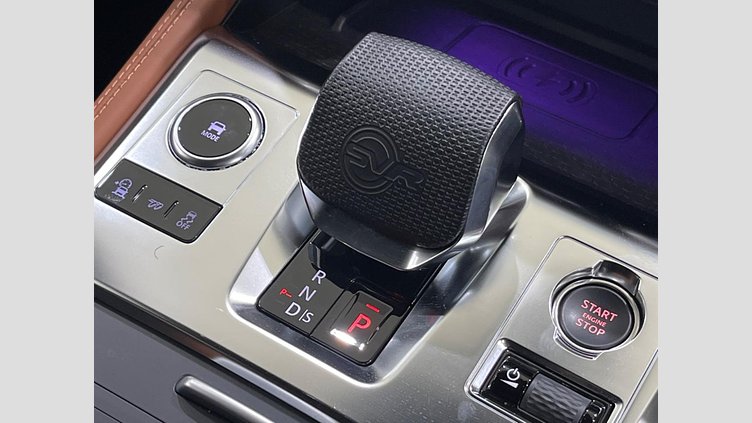 2023 認定中古車 Jaguar F-Pace Tourmaline Brown P550 AWD（オートマチック） SVR