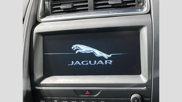 2019 認定中古車 Jaguar E-Pace フジホワイト D180 オートマチック全輪駆動 S