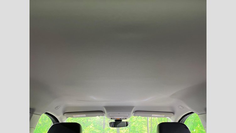 2019 認定中古車 Jaguar E-Pace フジホワイト D180 オートマチック全輪駆動 S