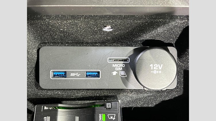 2019 認定中古車 Jaguar E-Pace フジホワイト D180 オートマチック全輪駆動 S