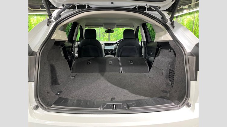 2019 認定中古車 Jaguar E-Pace フジホワイト D180 オートマチック全輪駆動 S