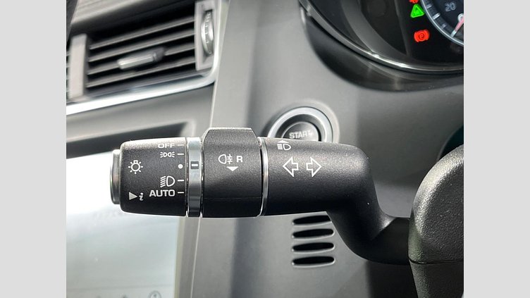 2019 認定中古車 Jaguar E-Pace フジホワイト D180 オートマチック全輪駆動 S