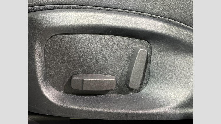 2019 認定中古車 Jaguar E-Pace フジホワイト D180 オートマチック全輪駆動 S