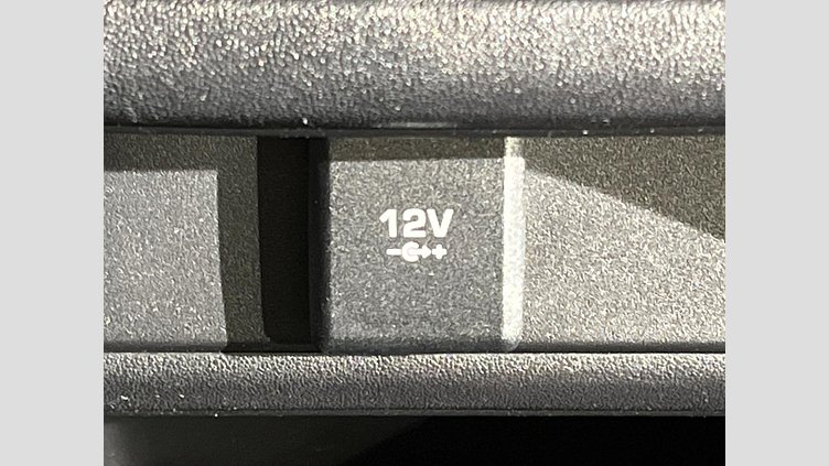 2019 認定中古車 Jaguar E-Pace フジホワイト D180 オートマチック全輪駆動 S