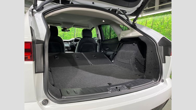 2019 認定中古車 Jaguar E-Pace フジホワイト D180 オートマチック全輪駆動 S