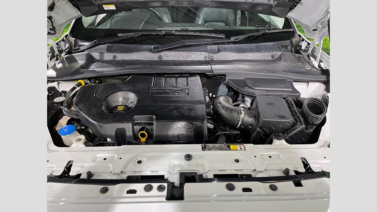 2019 認定中古車 Jaguar E-Pace フジホワイト D180 オートマチック全輪駆動 S