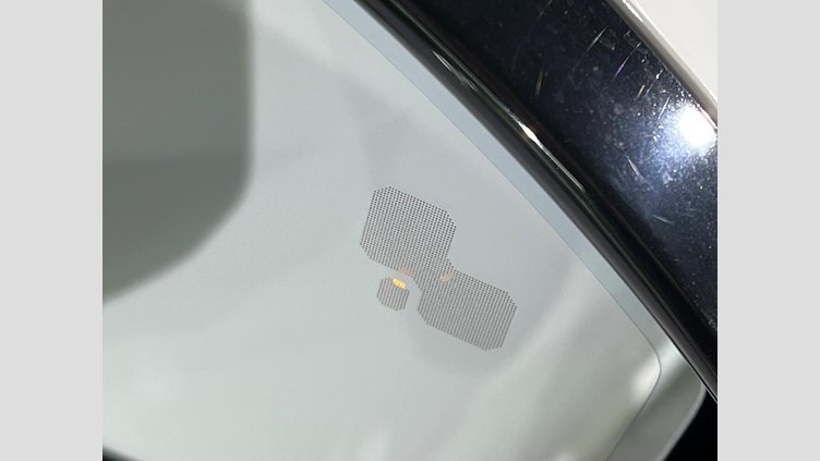 2019 認定中古車 Jaguar E-Pace フジホワイト D180 オートマチック全輪駆動 S