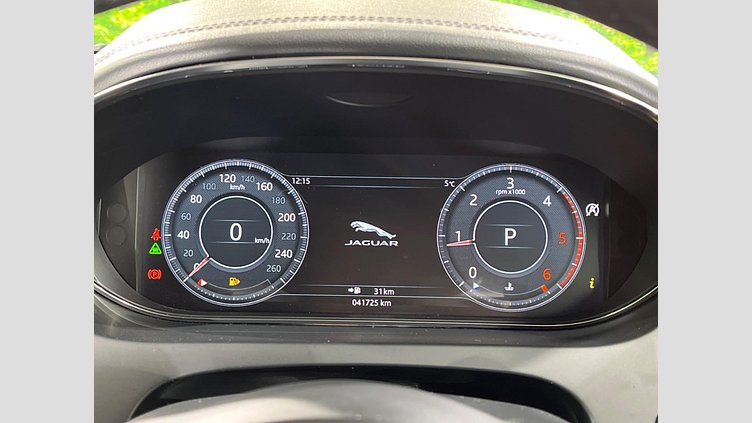 2019 認定中古車 Jaguar E-Pace フジホワイト D180 オートマチック全輪駆動 S