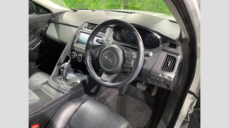 2019 認定中古車 Jaguar E-Pace フジホワイト D180 オートマチック全輪駆動 S