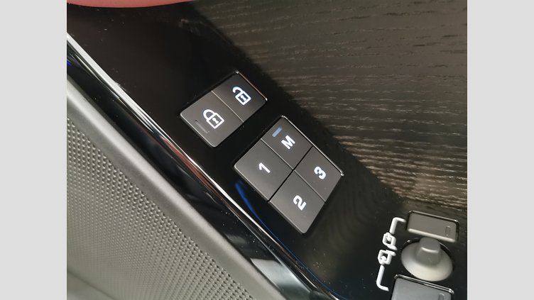 2024 認定中古車 Land Rover Range Rover Velar ハクバシルバー P400eプラグインハイブリッド（ガソリン） スタンダードホイールベース Dynamic HSE