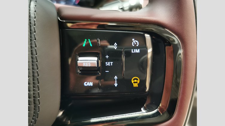 2024 認定中古車 Land Rover Range Rover Velar ハクバシルバー P400eプラグインハイブリッド（ガソリン） スタンダードホイールベース Dynamic HSE