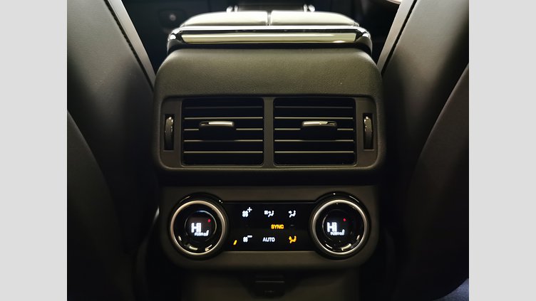 2024 認定中古車 Land Rover Range Rover Velar ハクバシルバー P400eプラグインハイブリッド（ガソリン） スタンダードホイールベース Dynamic HSE