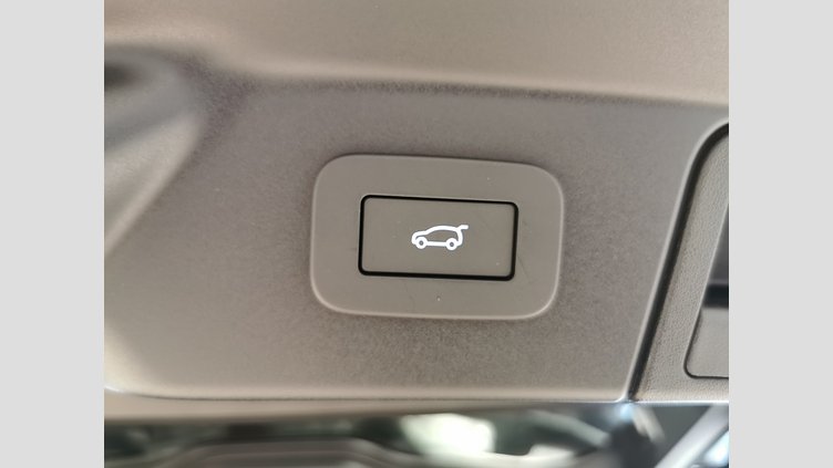 2024 認定中古車 Land Rover Range Rover Velar ハクバシルバー P400eプラグインハイブリッド（ガソリン） スタンダードホイールベース Dynamic HSE