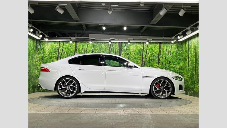 2016 認定中古車 Jaguar XE Fuji White 2WD S
