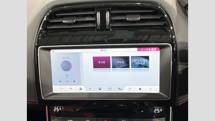 2016 認定中古車 Jaguar XE Fuji White 2WD S