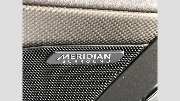 2016 認定中古車 Jaguar XE Fuji White 2WD S