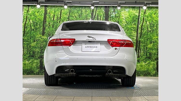 2016 認定中古車 Jaguar XE Fuji White 2WD S