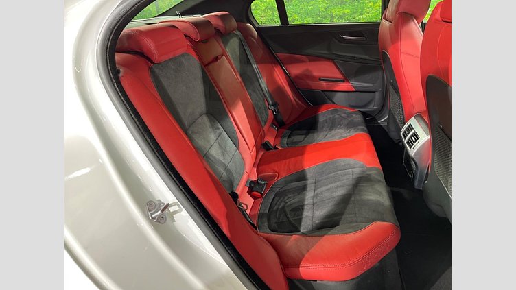 2016 認定中古車 Jaguar XE Fuji White 2WD S