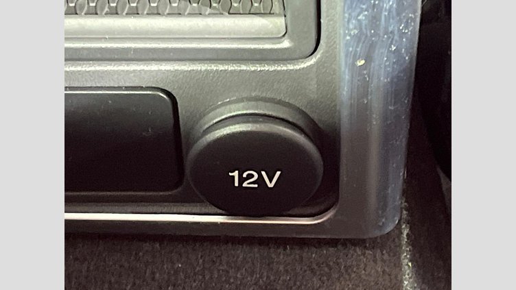 2016 認定中古車 Jaguar XE Fuji White 2WD S