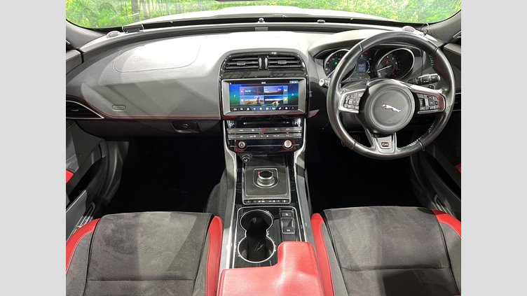 2016 認定中古車 Jaguar XE Fuji White 2WD S