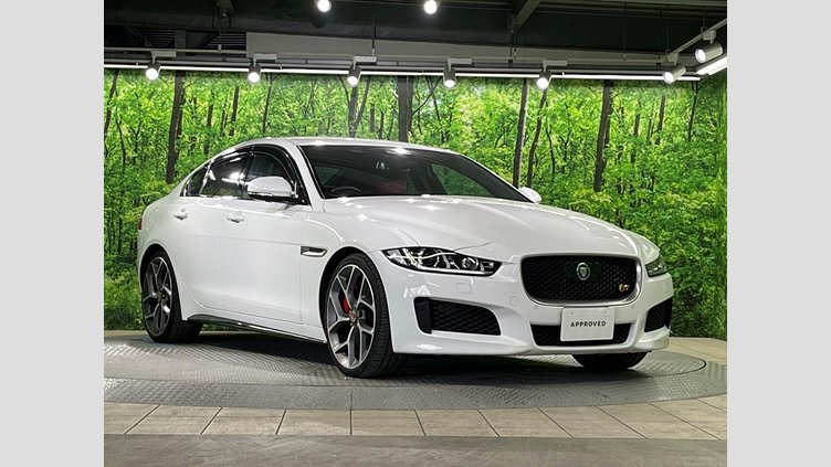 2016 認定中古車 Jaguar XE Fuji White 2WD S