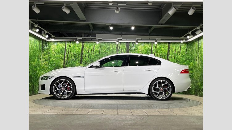2016 認定中古車 Jaguar XE Fuji White 2WD S