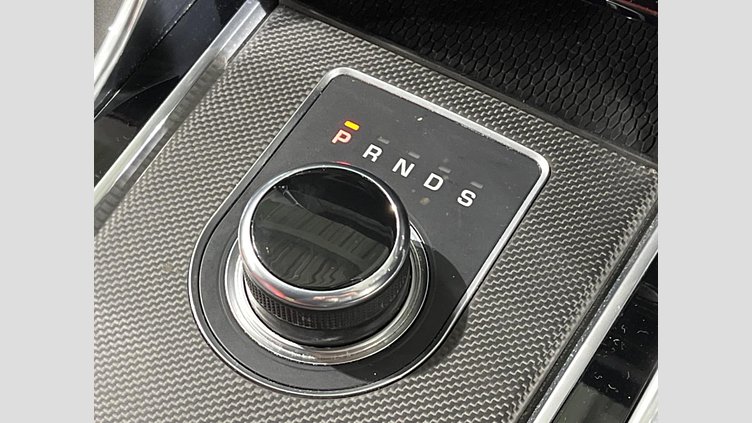 2016 認定中古車 Jaguar XE Fuji White 2WD S