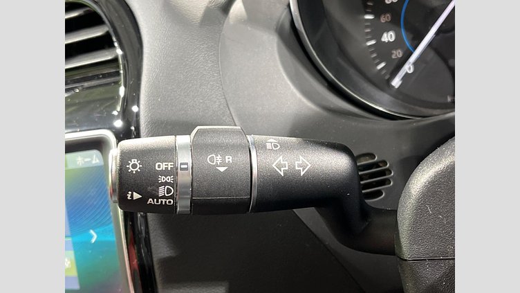 2016 認定中古車 Jaguar XE Fuji White 2WD S