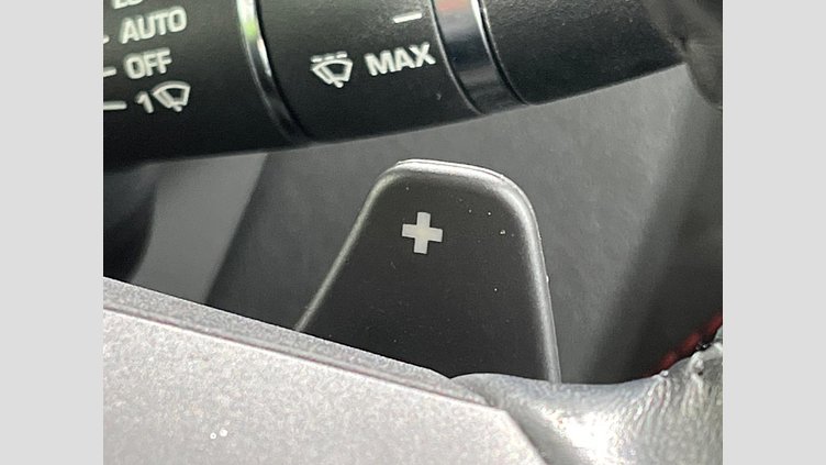 2016 認定中古車 Jaguar XE Fuji White 2WD S