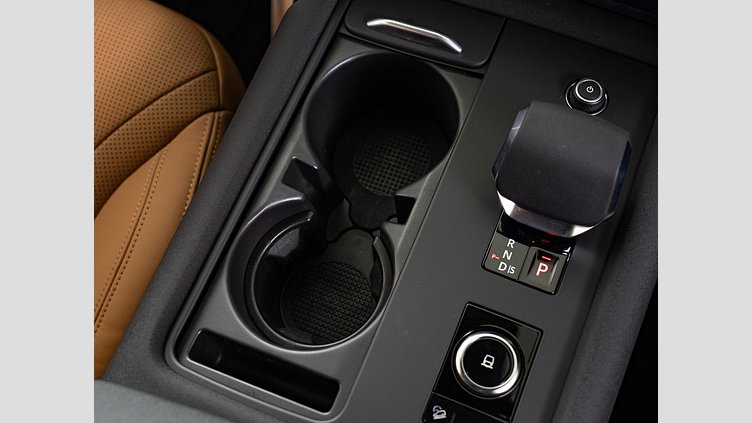 2024 認定中古車 Land Rover Discovery フジホワイト D350マイルドハイブリッド（ディーゼル） Dynamic HSE