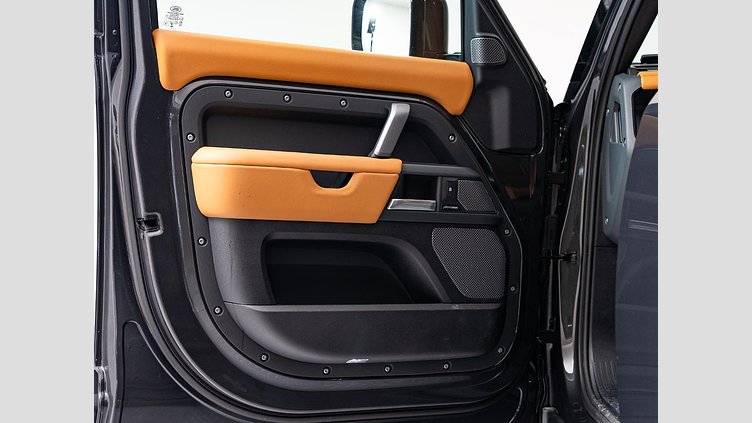 2024 認定中古車 Land Rover Defender 110 カルパチアングレイ D300 AWD（AT） X-DYNAMIC HSE