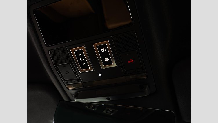 2024 認定中古車 Land Rover Defender 110 カルパチアングレイ D300 AWD（AT） X-DYNAMIC HSE