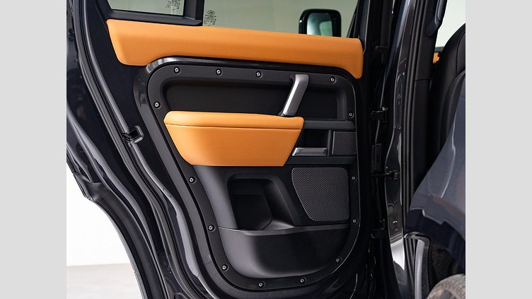 2024 認定中古車 Land Rover Defender 110 カルパチアングレイ D300 AWD（AT） X-DYNAMIC HSE