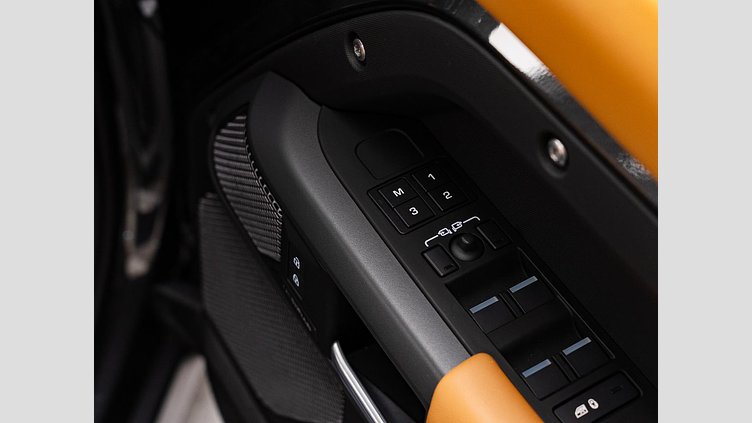 2024 認定中古車 Land Rover Defender 110 カルパチアングレイ D300 AWD（AT） X-DYNAMIC HSE