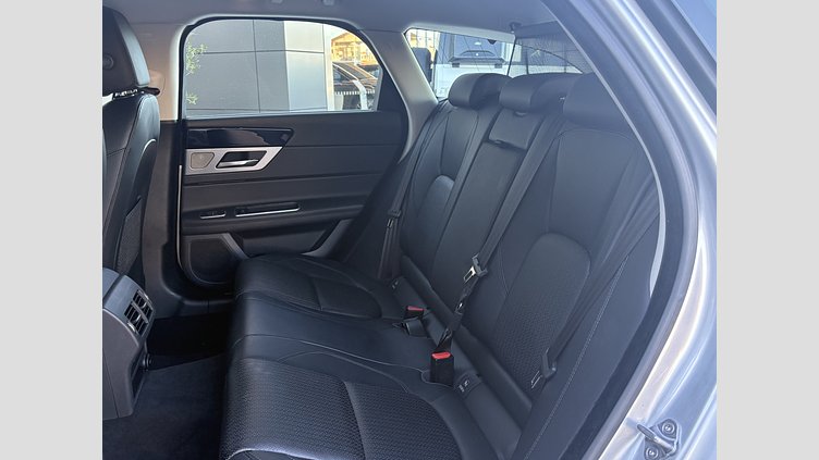 2017 認定中古車 Jaguar XF Indus Silver 2.0L P250 プレステージ