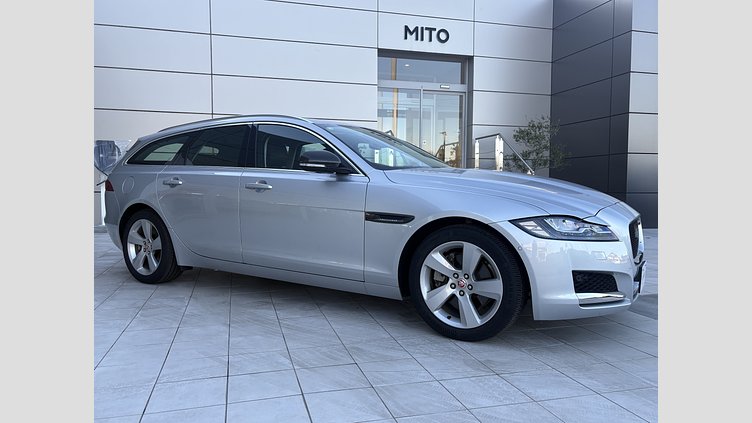 2017 認定中古車 Jaguar XF Indus Silver 2.0L P250 プレステージ