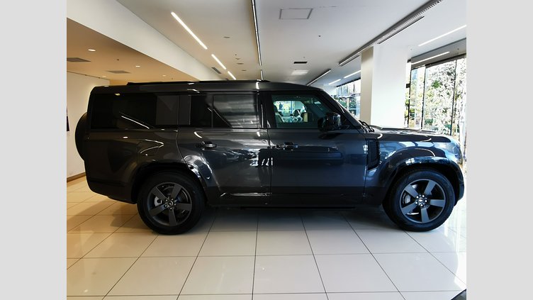 2024 認定中古車 Land Rover Defender 130 カルパチアングレイ D350 ディーゼルマイルドハイブリッド X-Dynamic SE
