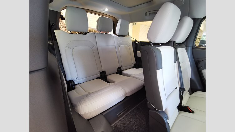 2024 認定中古車 Land Rover Defender 130 カルパチアングレイ D350 ディーゼルマイルドハイブリッド X-Dynamic SE