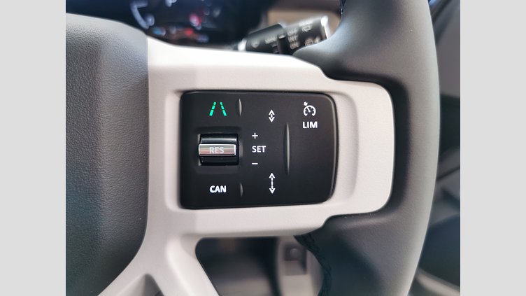 2024 認定中古車 Land Rover Defender 130 カルパチアングレイ D350 ディーゼルマイルドハイブリッド X-Dynamic SE