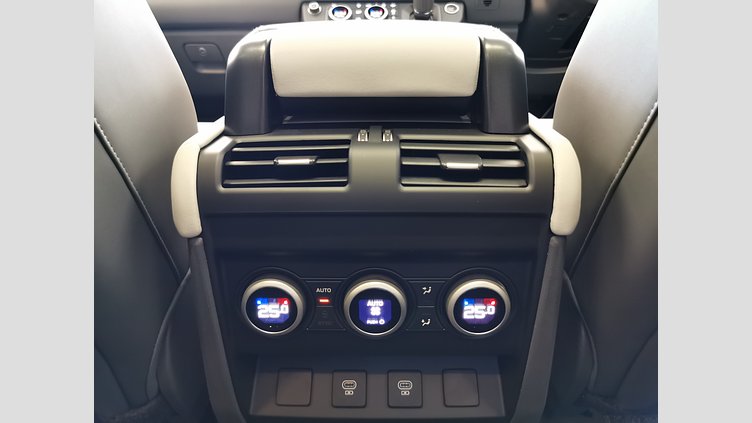 2024 認定中古車 Land Rover Defender 130 カルパチアングレイ D350 ディーゼルマイルドハイブリッド X-Dynamic SE