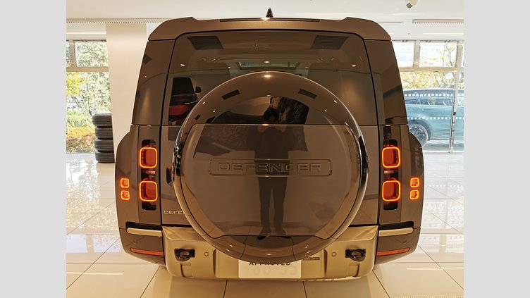 2024 認定中古車 Land Rover Defender 130 カルパチアングレイ D350 ディーゼルマイルドハイブリッド X-Dynamic SE
