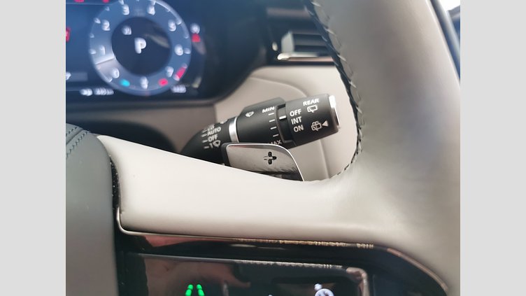 2024 認定中古車 Land Rover Range Rover Velar オストゥーニパールホワイト P250ガソリン Standard Wheelbase Dynamic SE