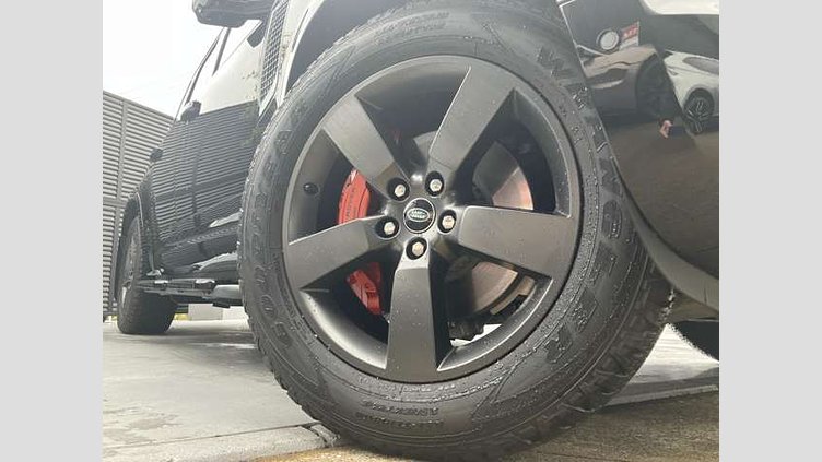 2022 認定中古車 Land Rover Defender 110 サントリーニブラック D300 AWD（AT） X