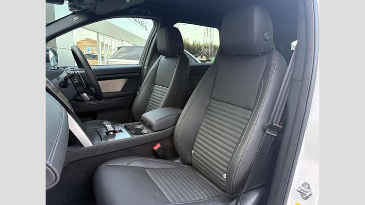2024 認定中古車 Land Rover Discovery Sport オストゥーニパールホワイト プラグインハイブリッド（ガソリン） 標準ホイール Dynamic HSE