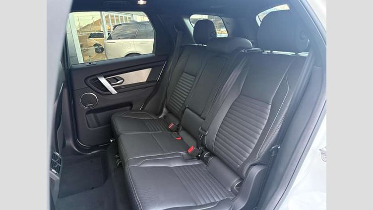 2024 認定中古車 Land Rover Discovery Sport オストゥーニパールホワイト プラグインハイブリッド（ガソリン） 標準ホイール Dynamic HSE