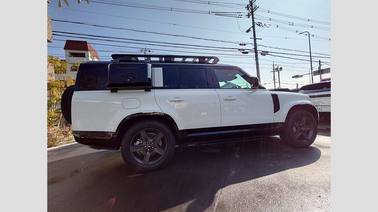 2025 認定中古車 Land Rover Defender 130 フジホワイト D350 ディーゼルマイルドハイブリッド X-Dynamic SE