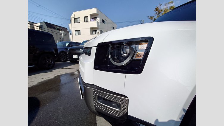 2025 認定中古車 Land Rover Defender 130 フジホワイト D350 ディーゼルマイルドハイブリッド X-Dynamic SE