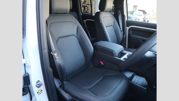 2024 認定中古車 Land Rover Defender 110 フジホワイト D350 ディーゼルマイルドハイブリッド S