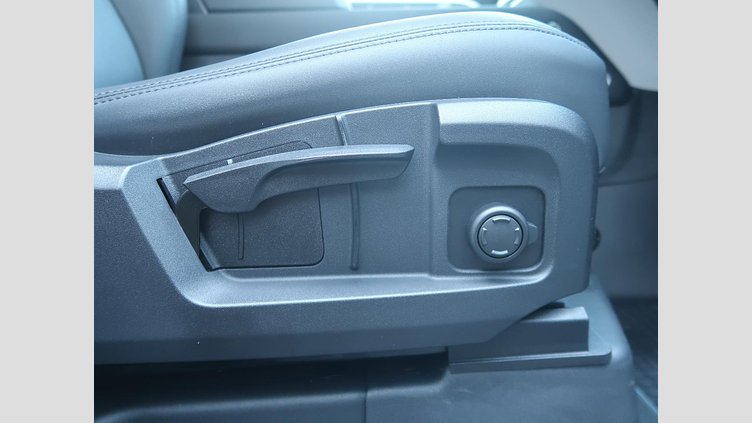 2024 認定中古車 Land Rover Defender 110 フジホワイト D350 ディーゼルマイルドハイブリッド S